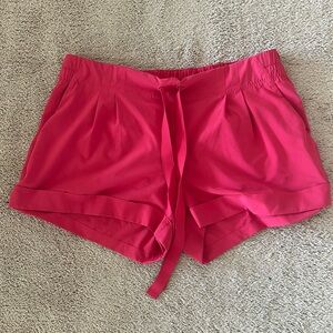Lululemon spring breakaway shorts in hot pink